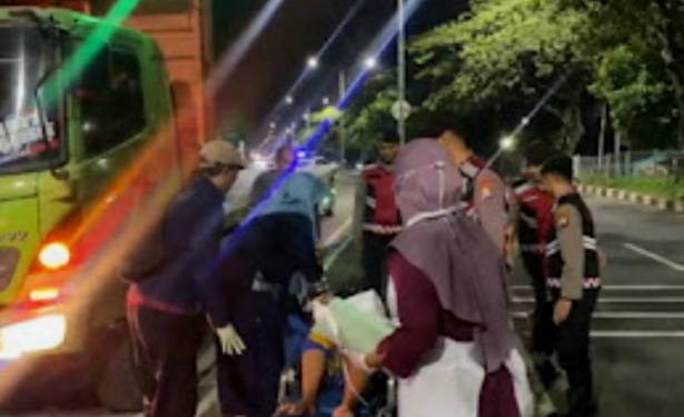 Saat Berpatroli, Polisi Bangkalan Selamatkan Ibu yang Melahirkan di Truk Tronton