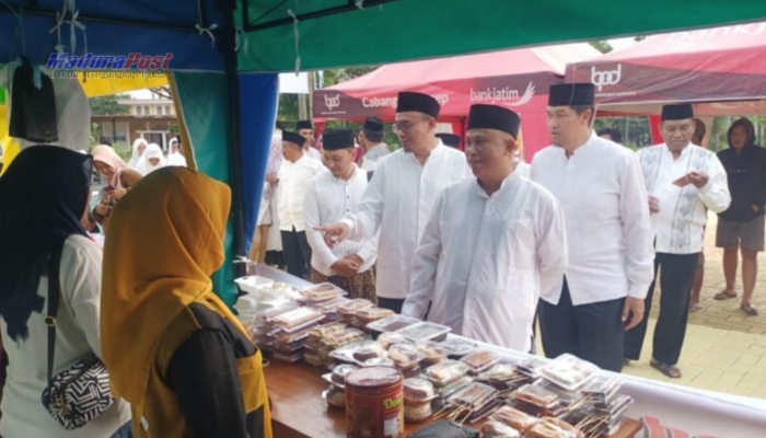 Kadisbudporapar Sumenep Tinjau Stand UMKM di Bazar Pragaan