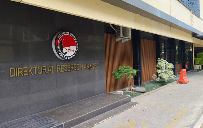 Polda Jawa Timur Gerebek Sarang Narkoba di Sampang, Dua Orang Diamankan
