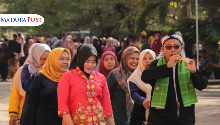 Semangat Hardiknas 2025, Pakaian Adat dan Kreativitas di SMKN 1 Sumenep
