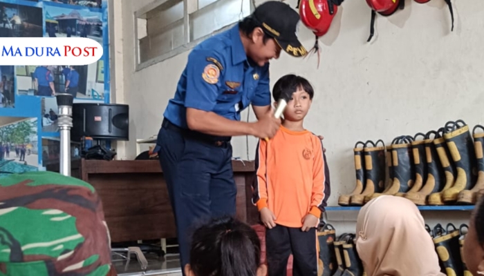 Kunjungan Edukatif TK Bina Anaprasa ke Damkar Sumenep