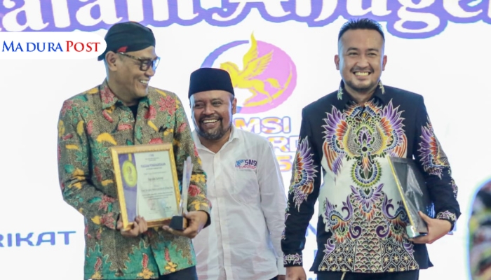 Arif Firmanto Dianugerahi Tokoh Inovatif Tata Kelola Pembangunan Berbasis Data oleh SMSI Sumenep