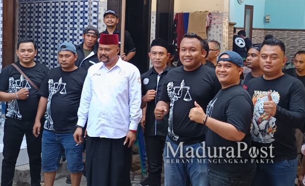 YALPK Surabaya Sembelih Sapi Kurban dan Bagikan Ratusan Paket Daging ke Warga