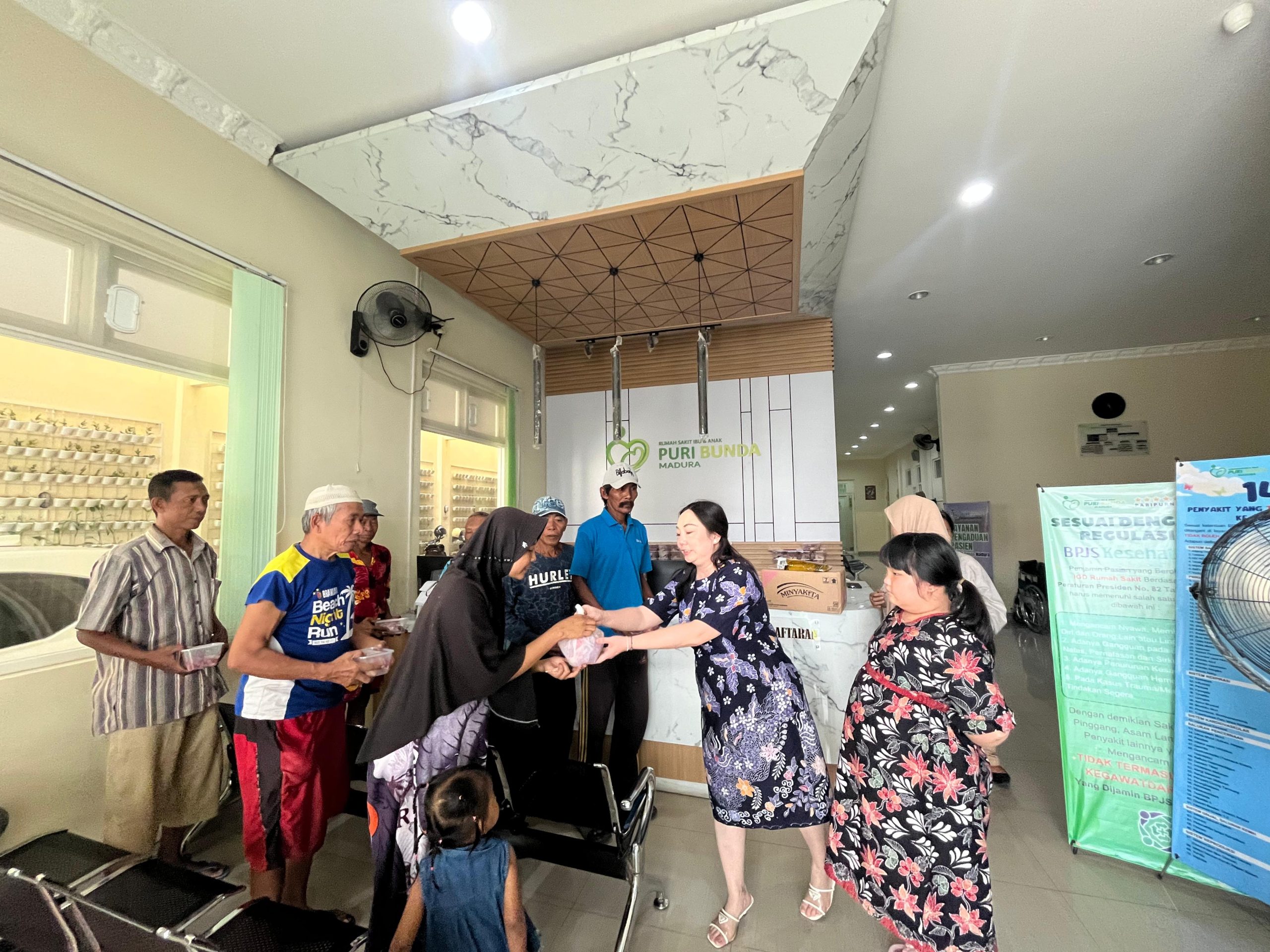 RSIA Puri Bunda Madura Tebar 210 Paket Daging Kurban untuk Warga Sekitar