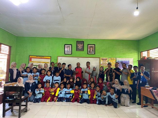 Mahasiswa KKN UIN Madura Edukasi Siswa SDN Klompang Timur 2  Pamekasan Tentang Cinta Rupiah dan Gemar Menabung
