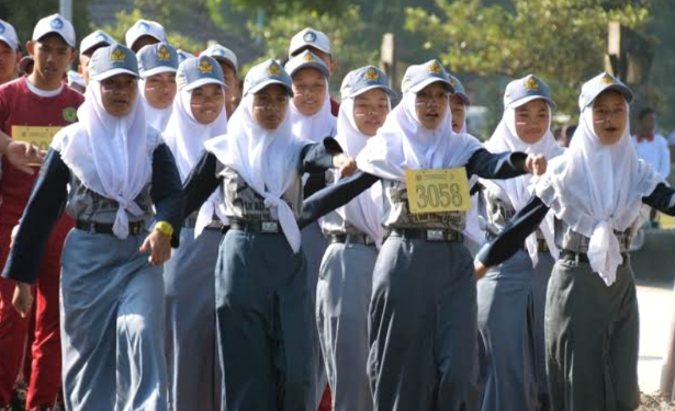 Lomba Gerak Jalan HUT di Pasean Pamekasan Diprotes, Sekolah Luar Kecamatan Jadi Juara