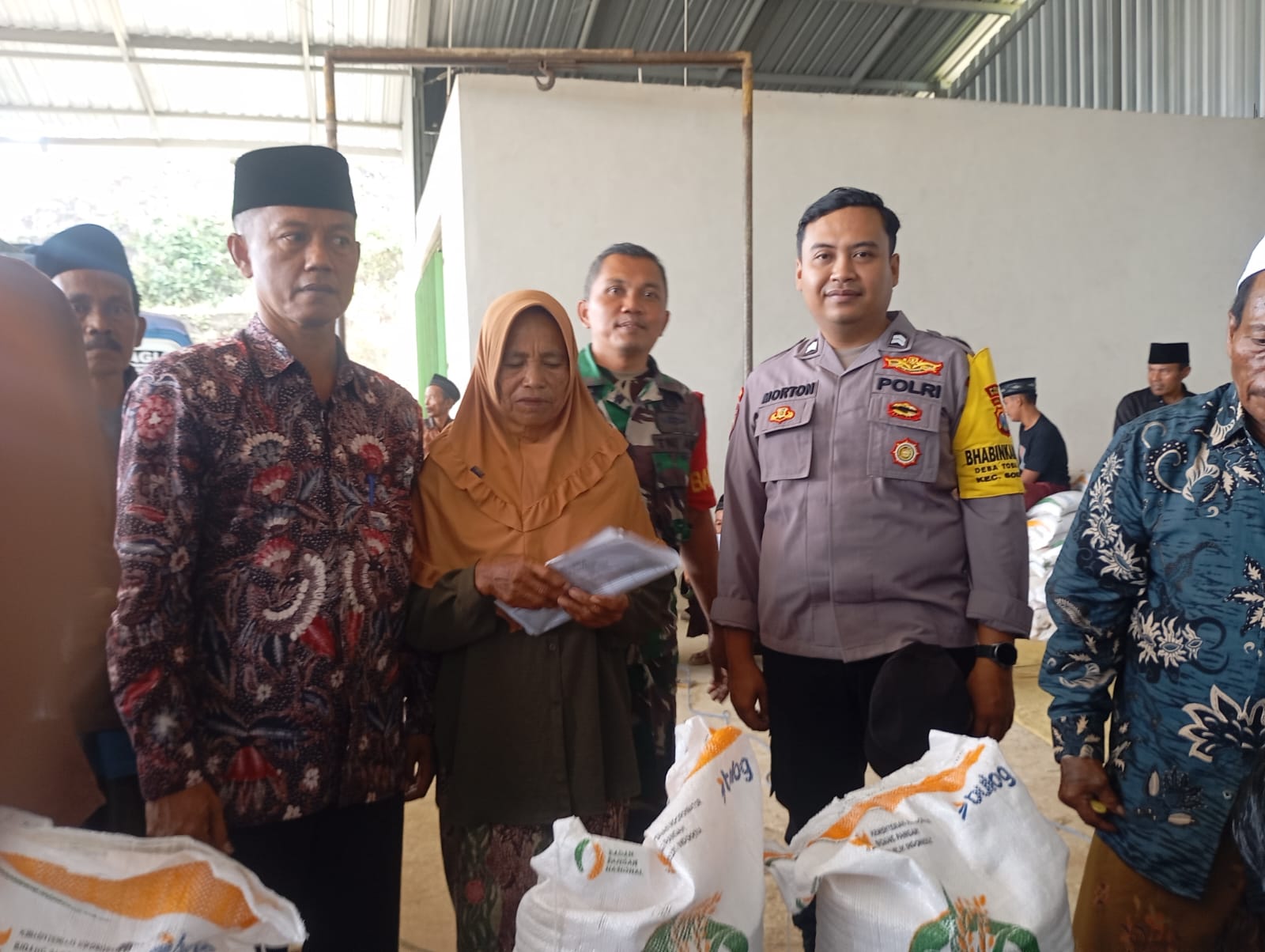 Separuh Hilang di Jalan: Dugaan Pemotongan Bantuan Beras di Desa Tobai Tengah Sampang Mencuat