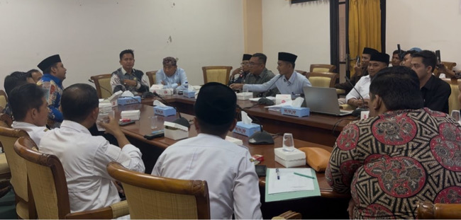 Pj Kades Absen Massal, DPRD Sampang Curiga Ada Kekuatan Besar di Balik Layar