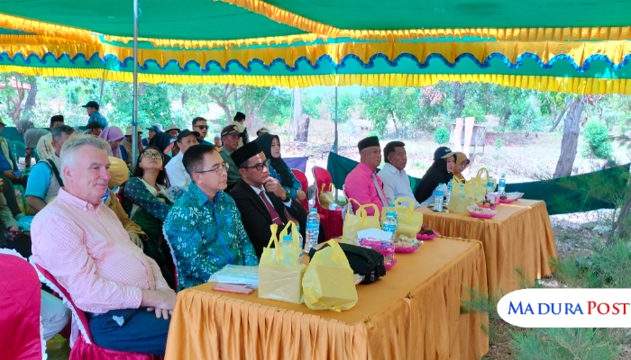 UT Surabaya Resmikan Desa Binaan di Juruan Daya, Dorong Pengembangan Wisata Lokal Pantai Galung