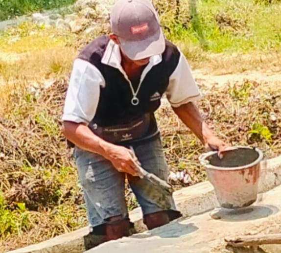 Tambal Semen di Saluran Lama, Proyek Irigasi Sawah Tengah Jadi Sorotan