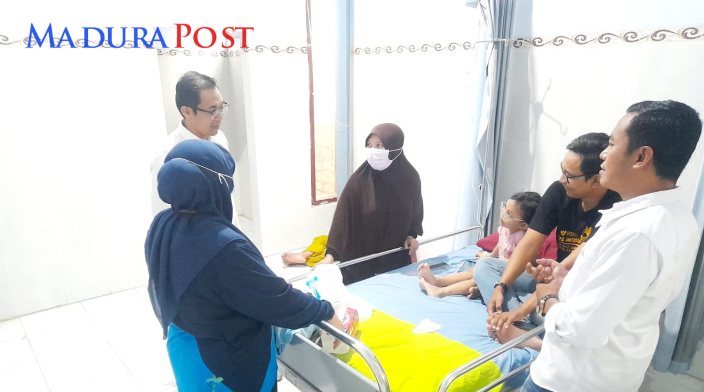 Politisi Gerindra Jenguk Korban Keracunan MBG di Pamekasan
