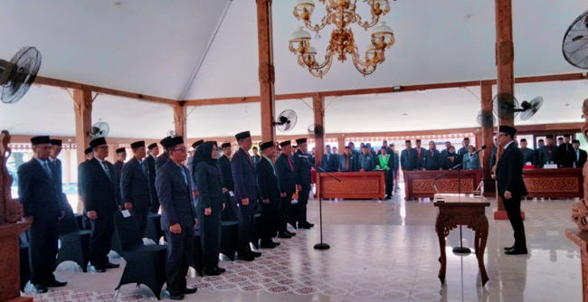Bupati Probolinggo Mohammad Haris Lantik 19 Pejabat Eselon II, Ingatkan OPD Tak “Ternak” Wartawan dan LSM