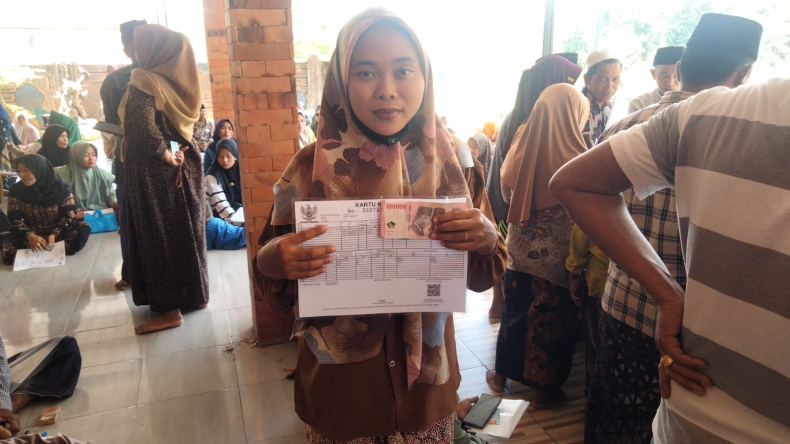Bantu Ekonomi Warga, 819 Warga Tobai Barat Terima BLTS Kesra Rp900 Ribu