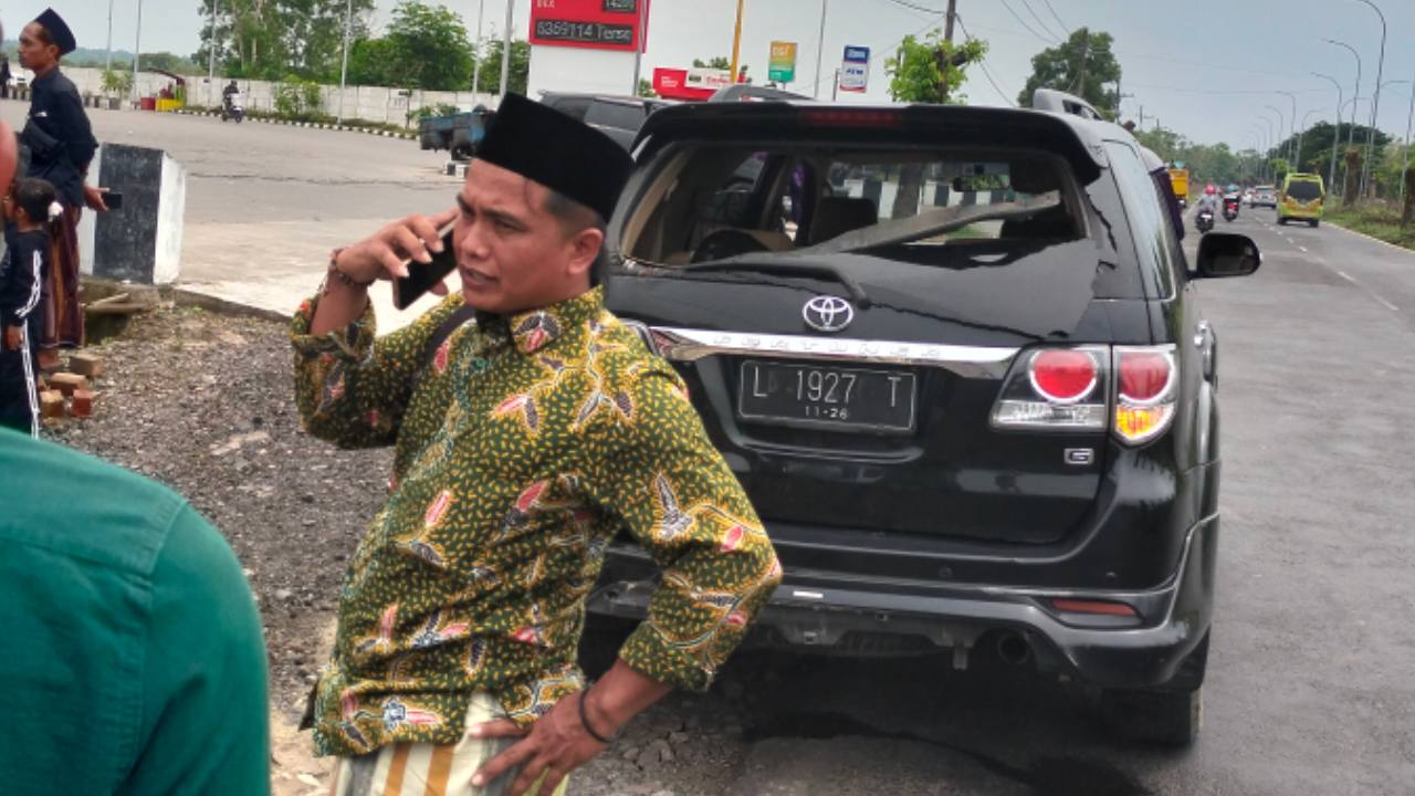 BREAKING NEWS: ROMBONGAN PENGANTIN ASAL BUJUR PAMEKASAN TERLIBAT KECELAKAAN DI AREA SURAMADU