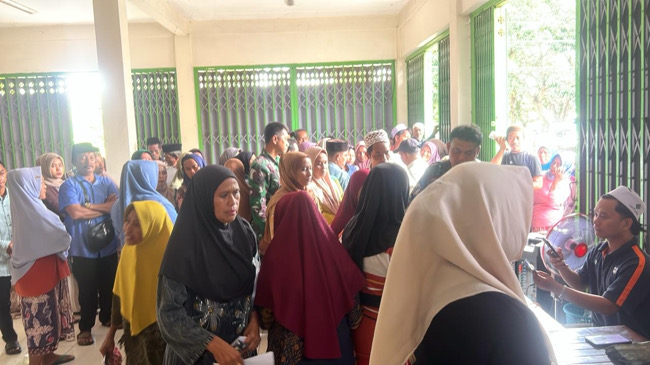 Penyaluran BLT Kesra di Sokobanah Daya Sampang Sasar 980 Keluarga Penerima Manfaat