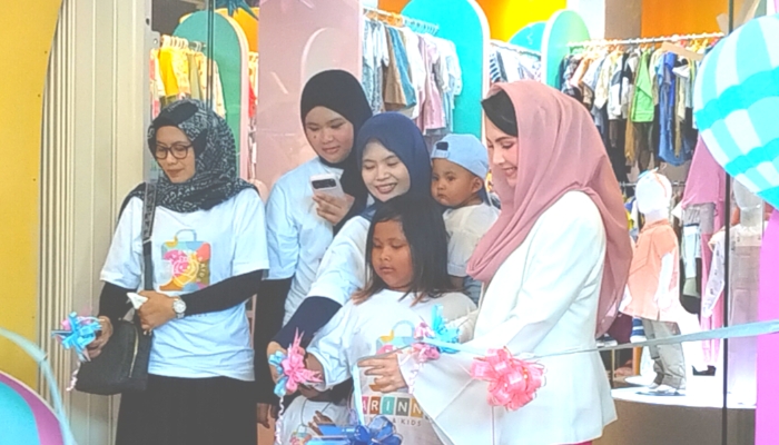 Arumi Bachsin Resmikan Arinna Baby & Kids di Sumenep, Hadirkan Promo Belanja Menarik