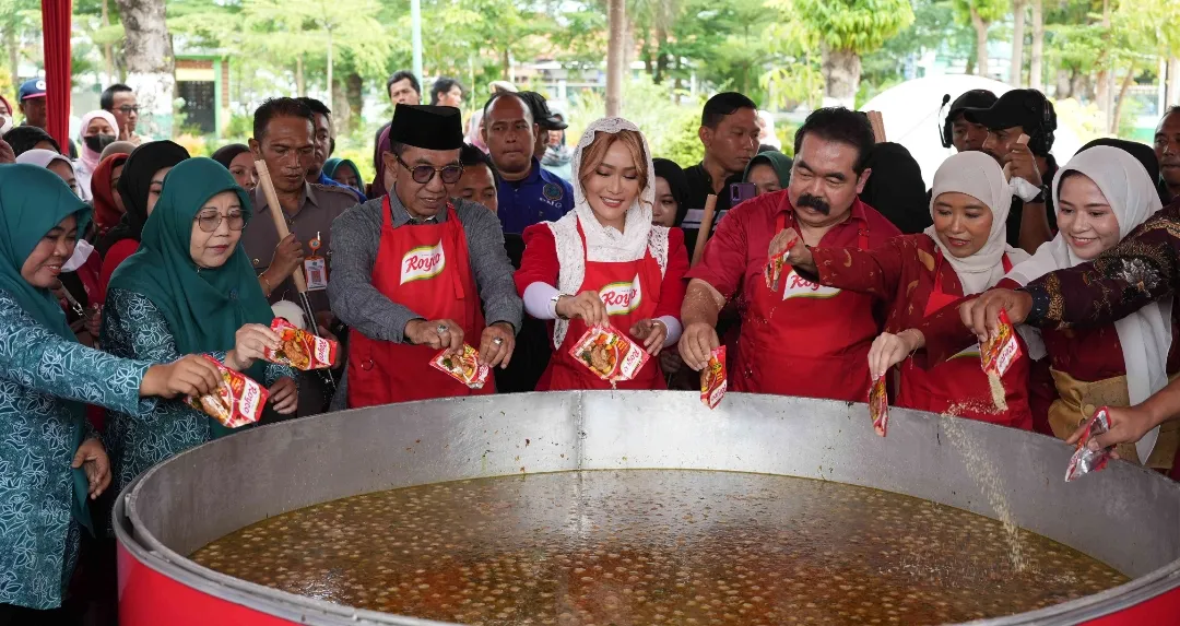 Festival BERKAH Royco Ramaikan Idul Adha di Pamekasan, Bagikan 5.000 Porsi Makanan Gratis