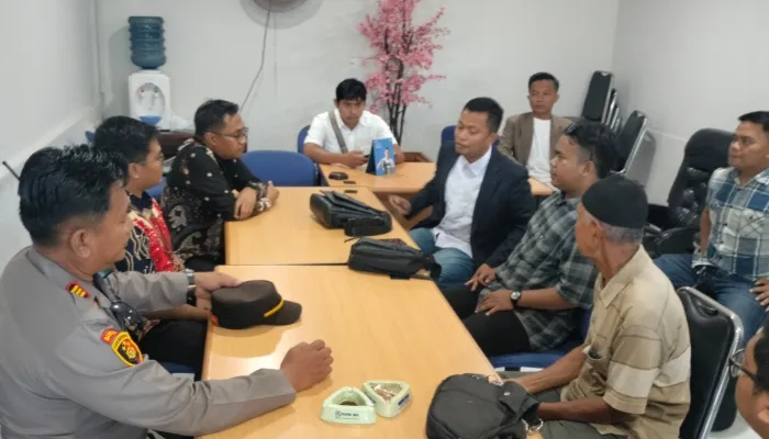 Keluarga Abdul Hamid Datangi BRI Sumenep, Tuntut Pengembalian Potongan Dana Pensiun