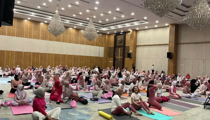 150 Pecinta Yoga Ramaikan Indoor Yoga di Myze Hotel Sumenep